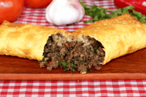 Carne com cebola caramelizada